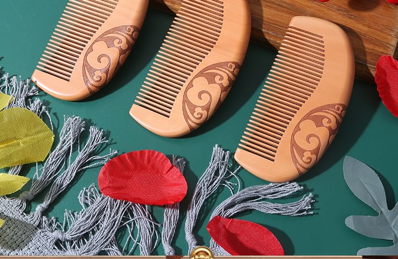 Nreain - Geëmbosseerde houten haarkam (verschillende ontwerpen)