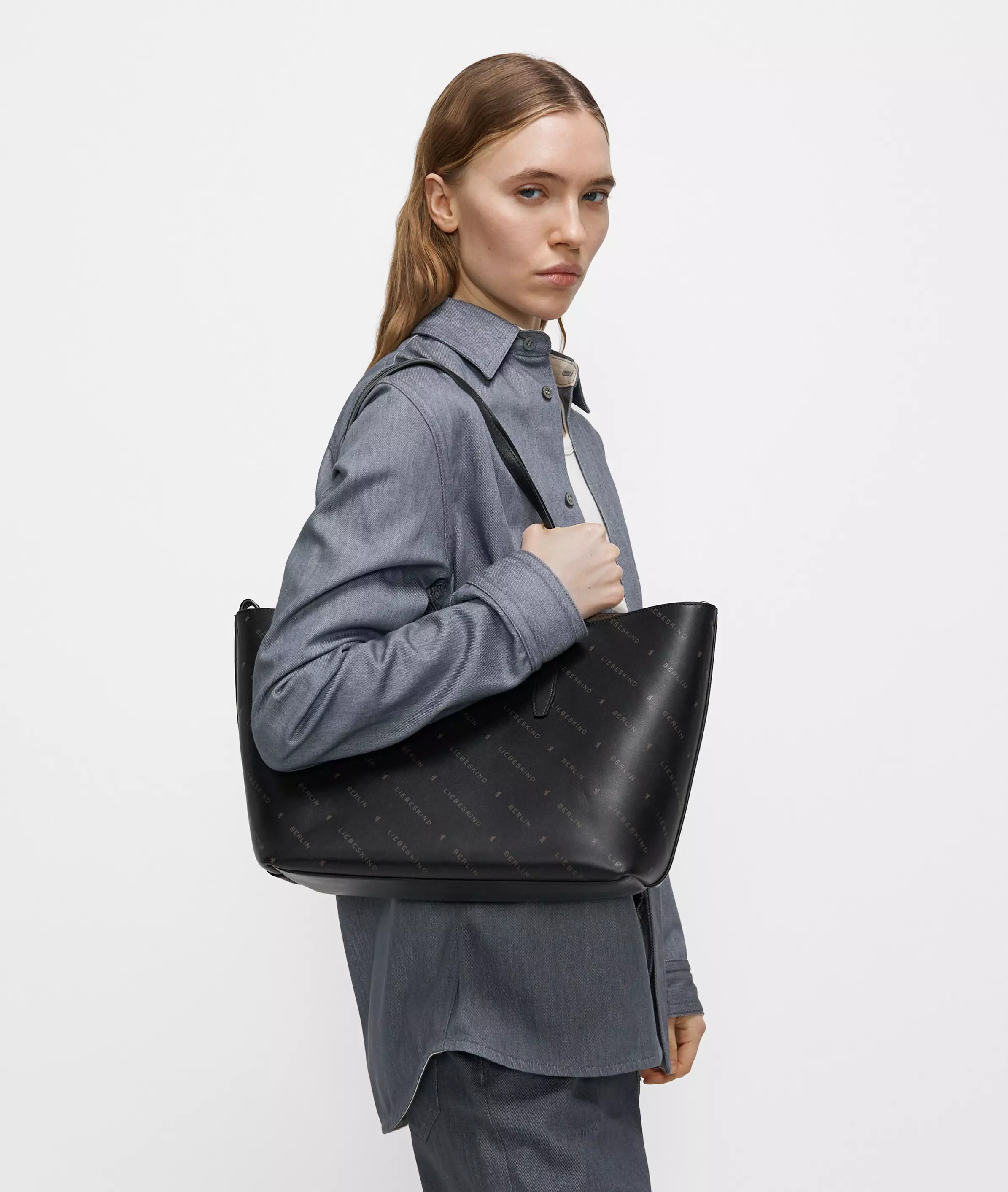 Monogram Shopper M Leather shopper with monogram