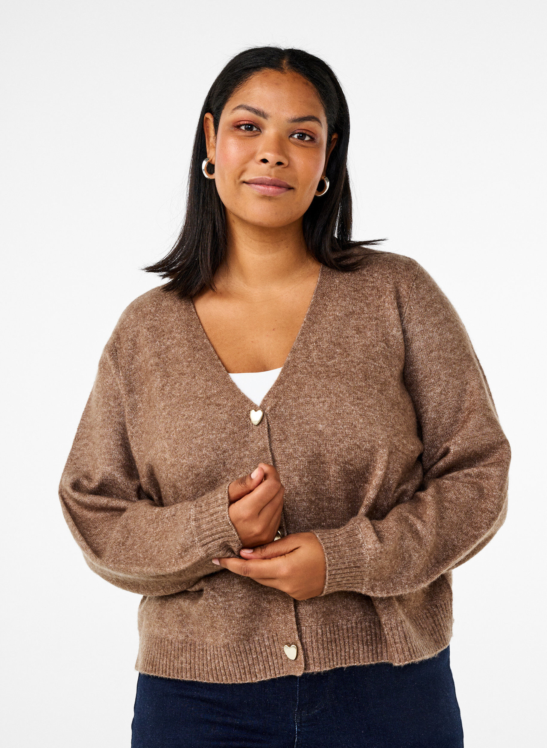 Strik cardigan med uld og hjerteknapper
