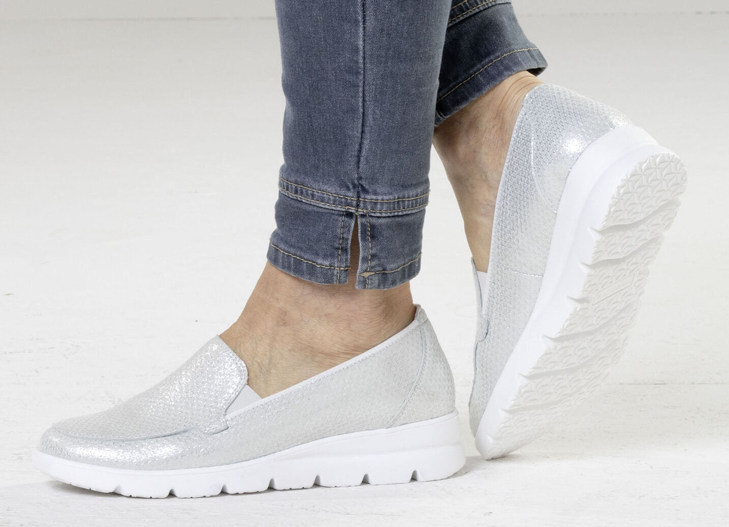 Waldläufer, bequeme Damen-Slipper, Weite H, mit herausnehmbarem Fussbett