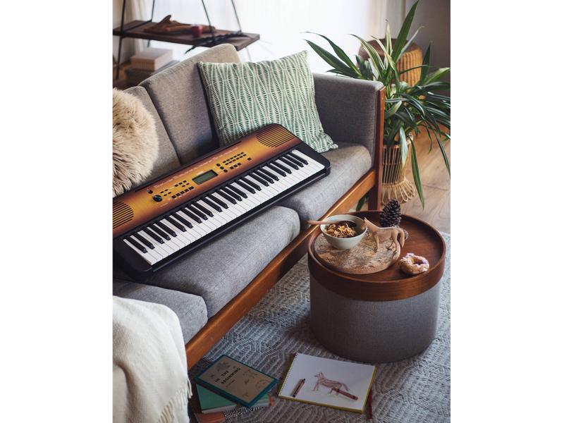 Yamaha Keyboard PSR-E360MA Maple Portables Einsteiger-Keyboard, dessen Design perfekt für Ihren Wohnbereich geeignet ist