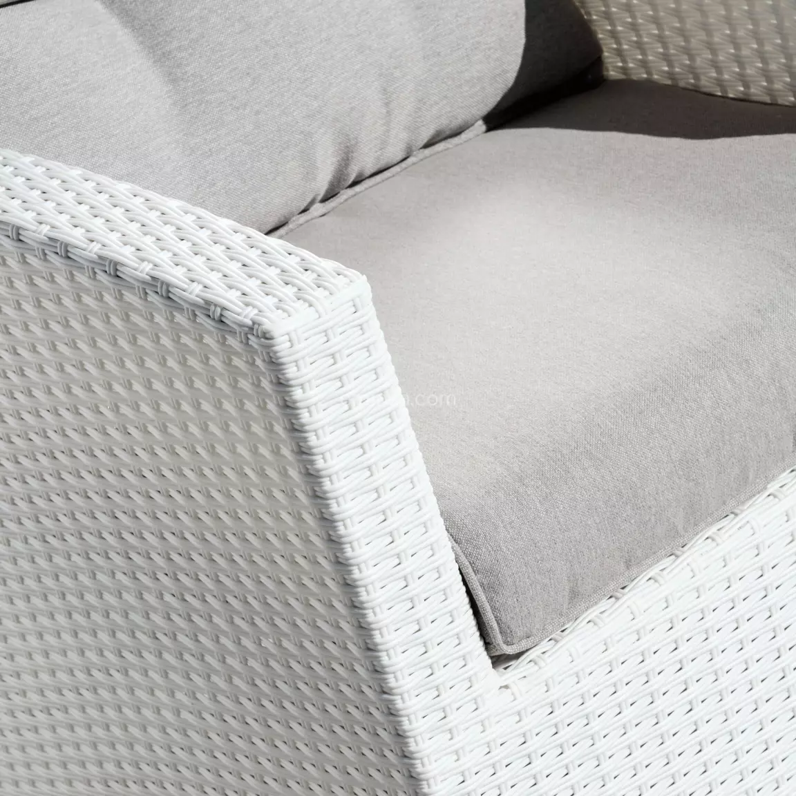 Salon de jardin en résine tressée 7 places Tivoli Blanc et taupe