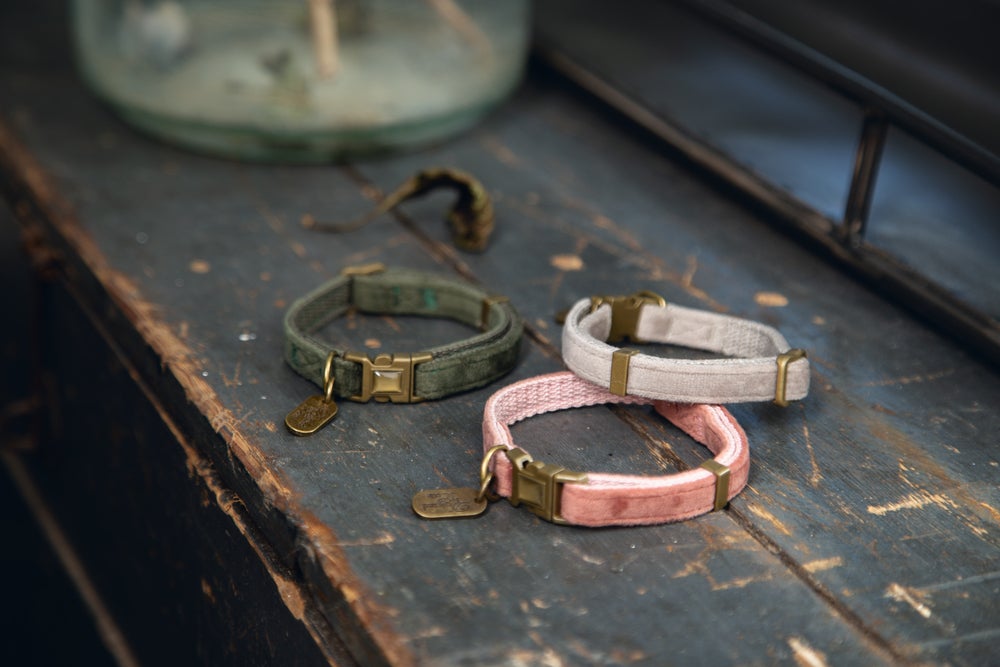 Designed by Lotte kattenhalsband Velura roze 20-30 cm