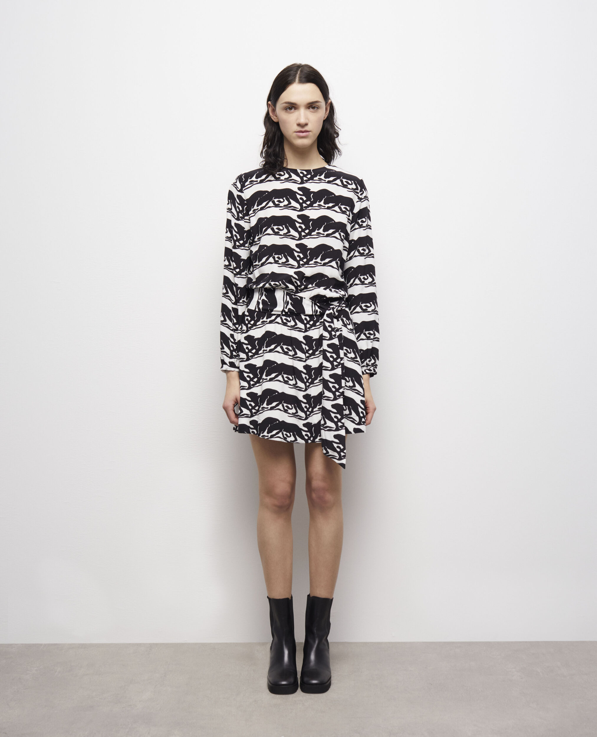 Robe courte avec ceinture imprimée