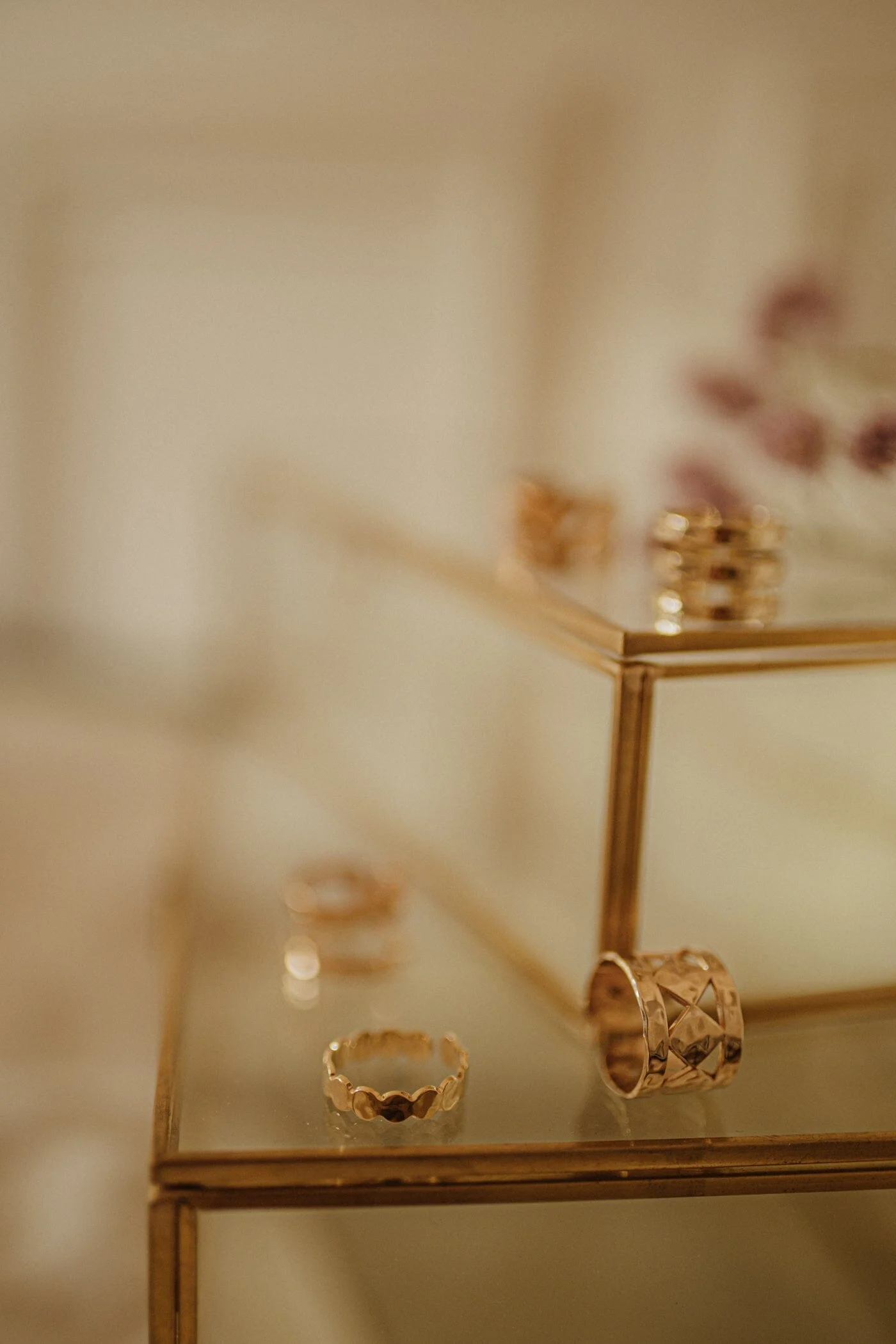 LOU - Bague martelée plaqué or | Doré
