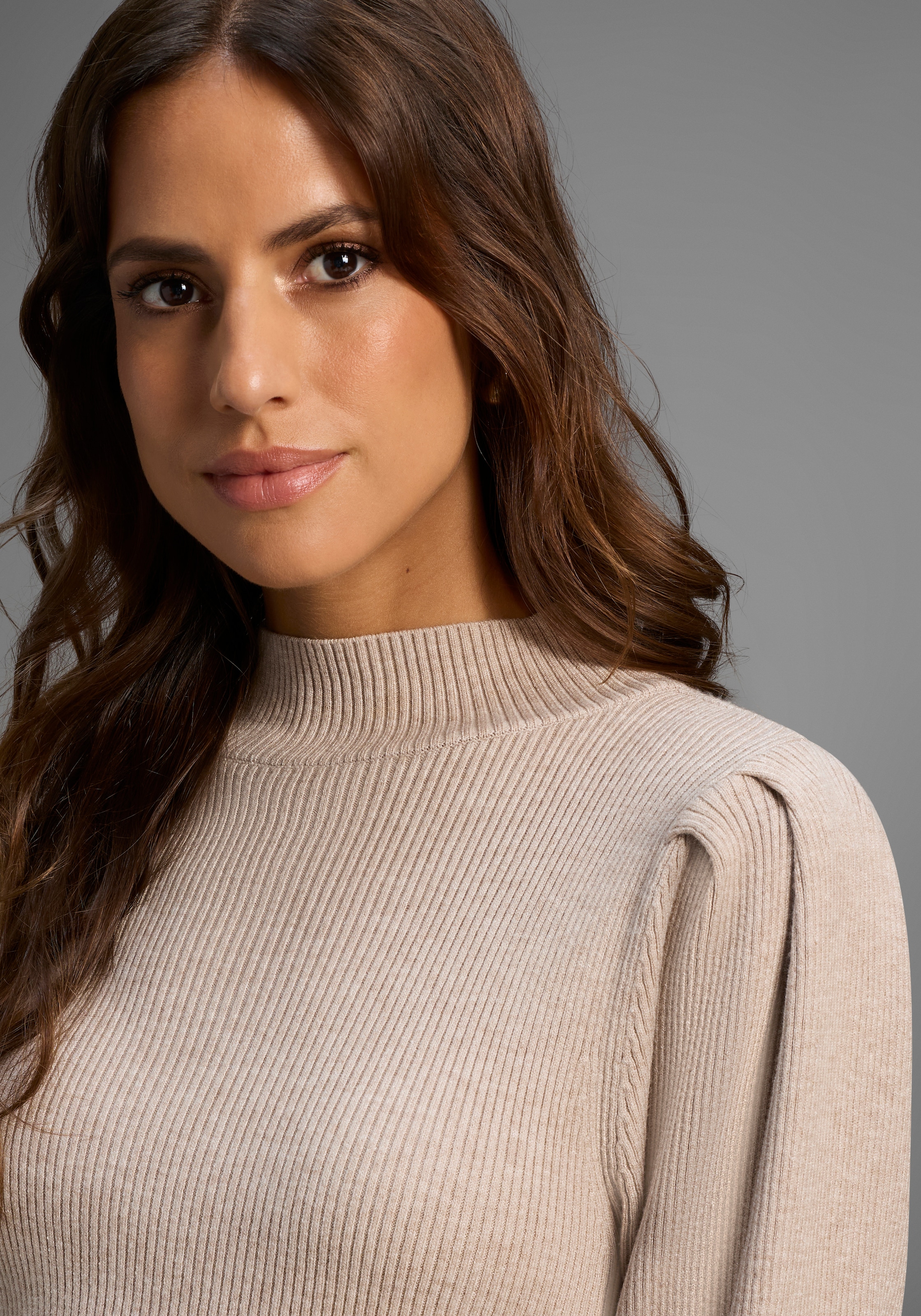 Laura Scott Strickkleid Ohne Taschen mit süssem Puffärmel und Stehkragen  - NEUE KOLLEKTION
