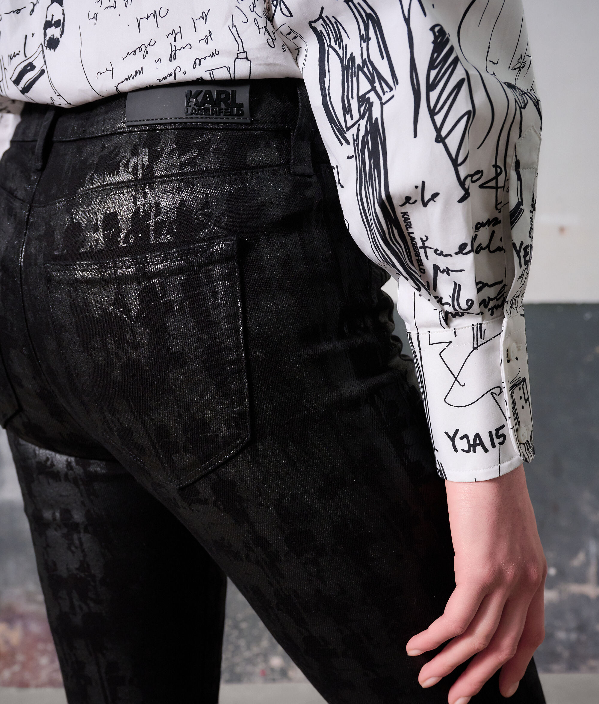 JEAN SKINNY À MOTIF KARL KAMEO