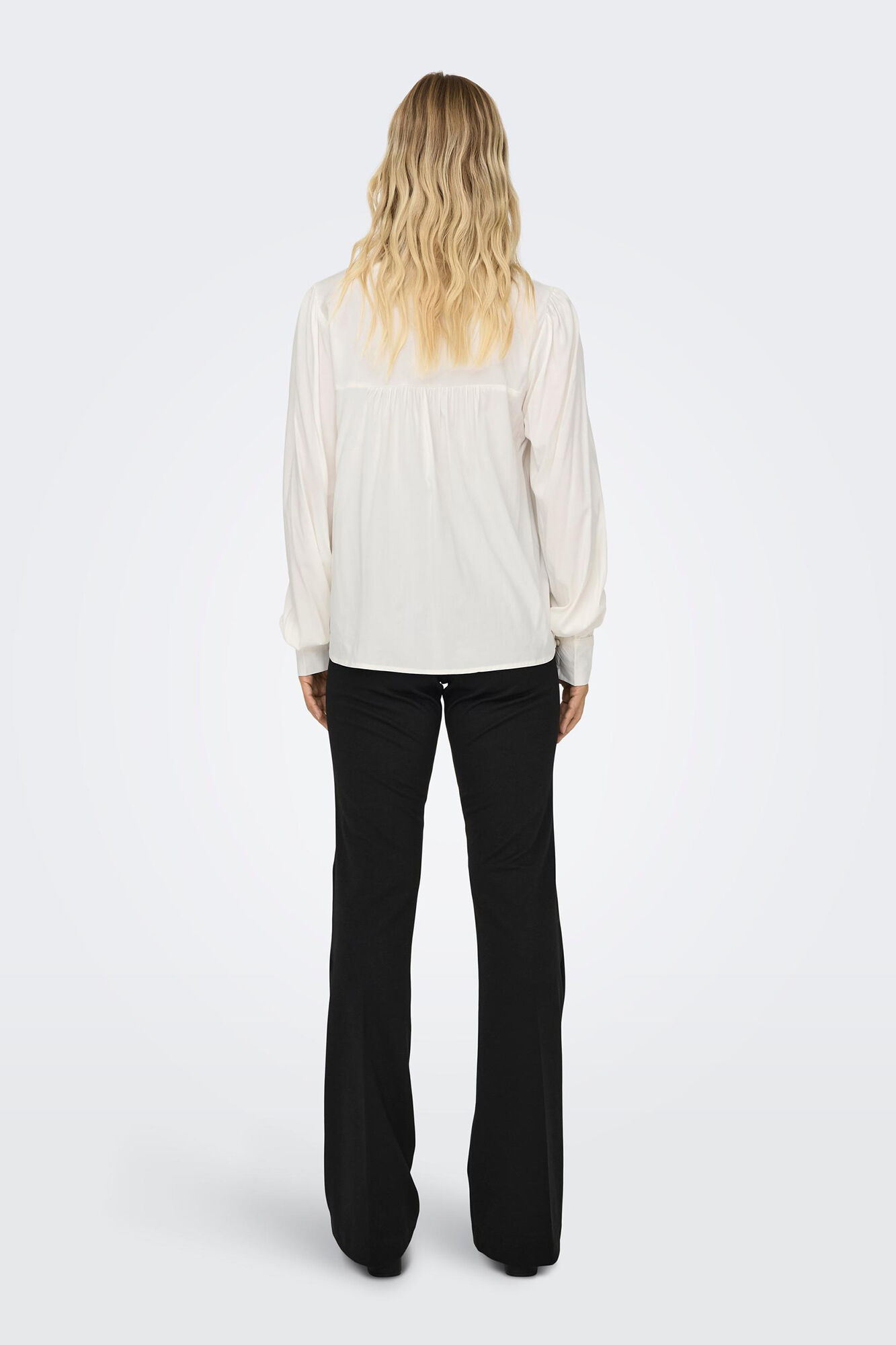 Blusa de manga comprida com decote em V