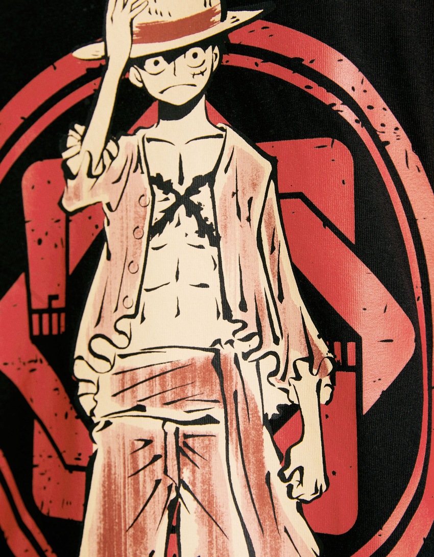 Camiseta de manga curta com estampa de One Piece e modelagem quadrada.