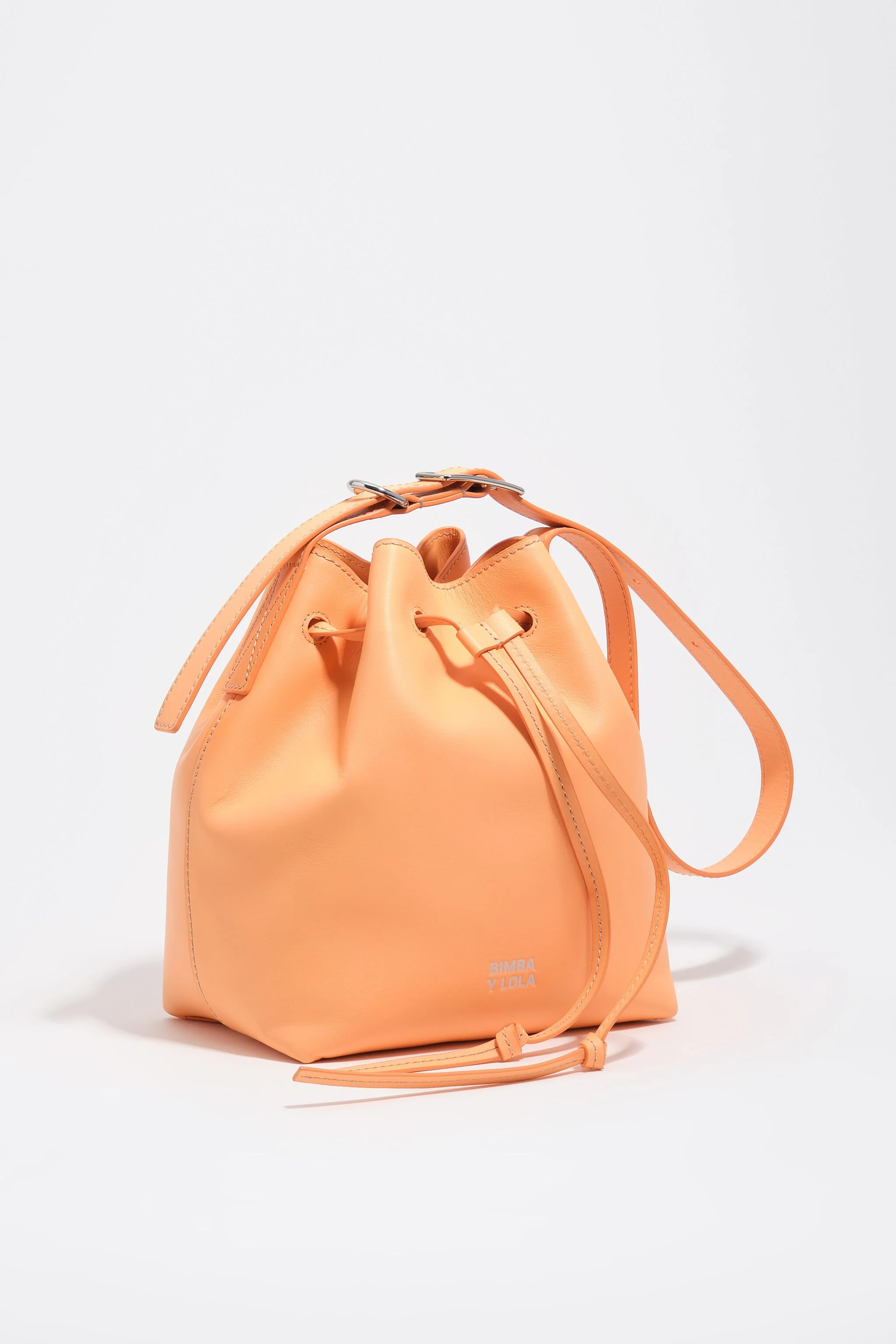 Bolsa tipo saco Carlino grande em couro laranja sorvete.