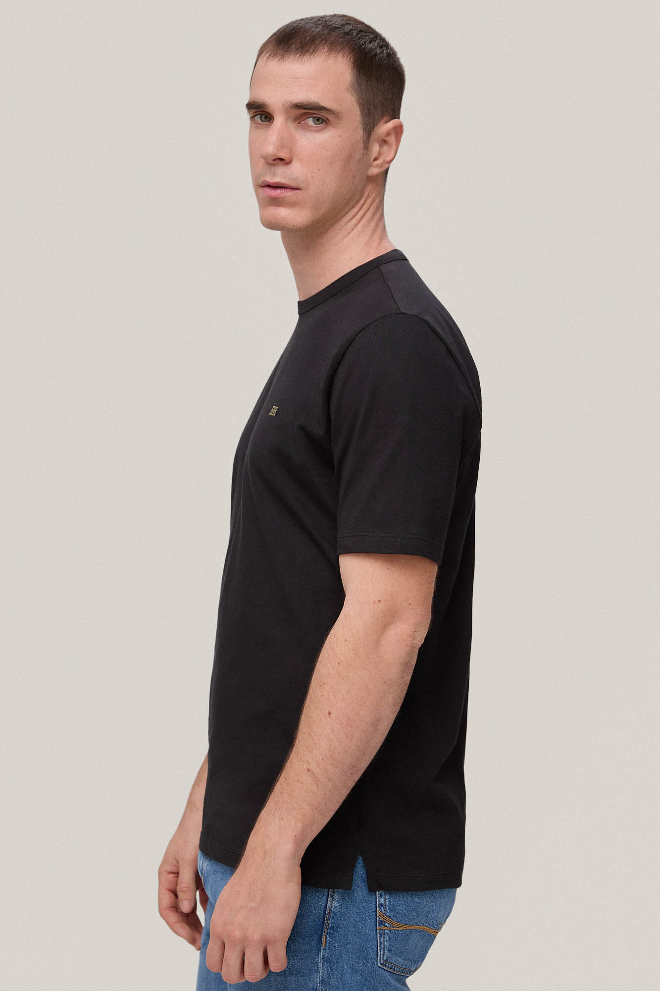 Camiseta básica - Preta
