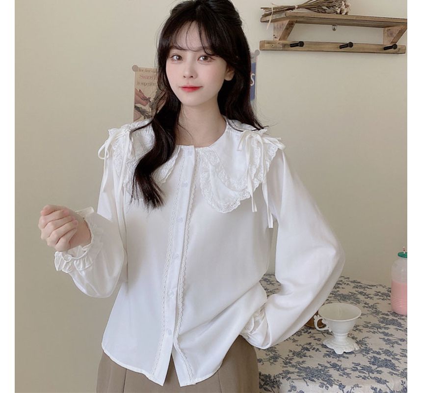 AKANYA - Blouse met pofmouwen en kantversiering / Vest met strik en knoopjes