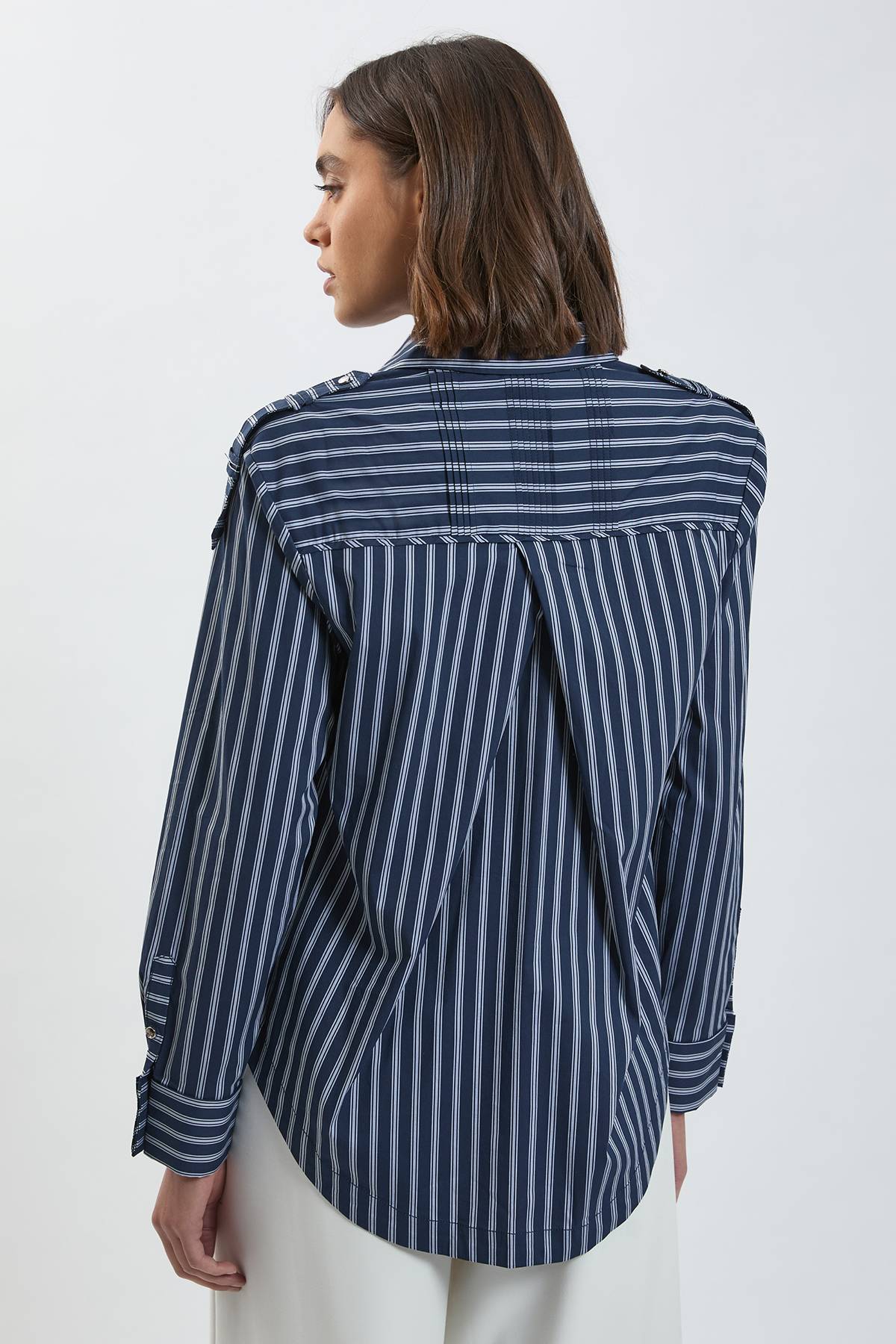 KarenMillen Chemise Tissée en Coton à Rayures avec Détail de Patte de Boutonnage Coupe Ample