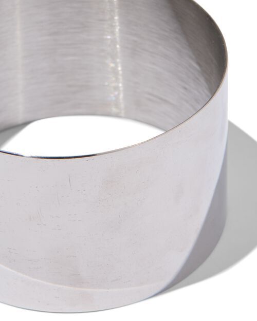 2 emporte-pièces 7 et 9cm