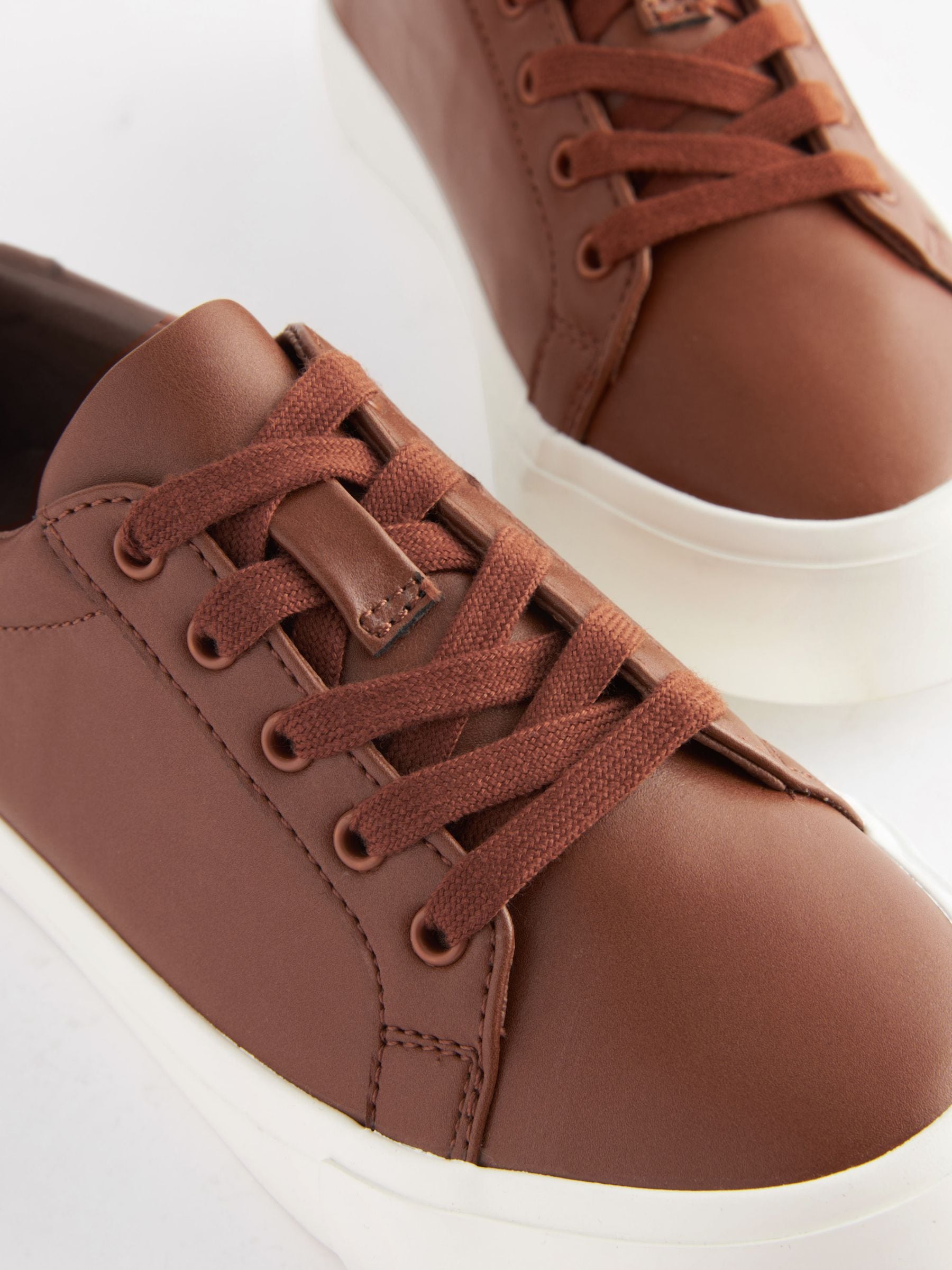 Lichtbruin - Sneakers met nette vetersluiting