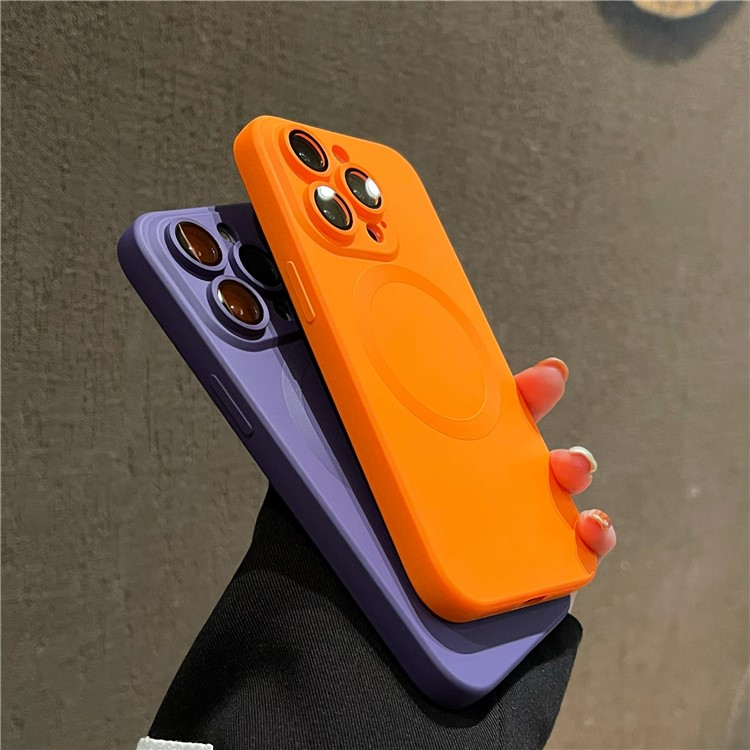 iPhone 15 Pro MagSafe Gummi Case Hülle mit Kameraglasschutz - Schwarz