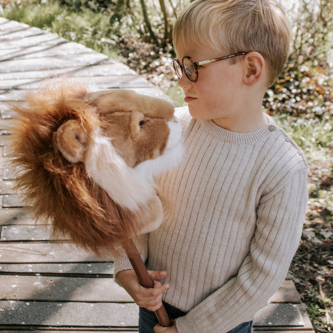 wild & soft stokdier leeuw