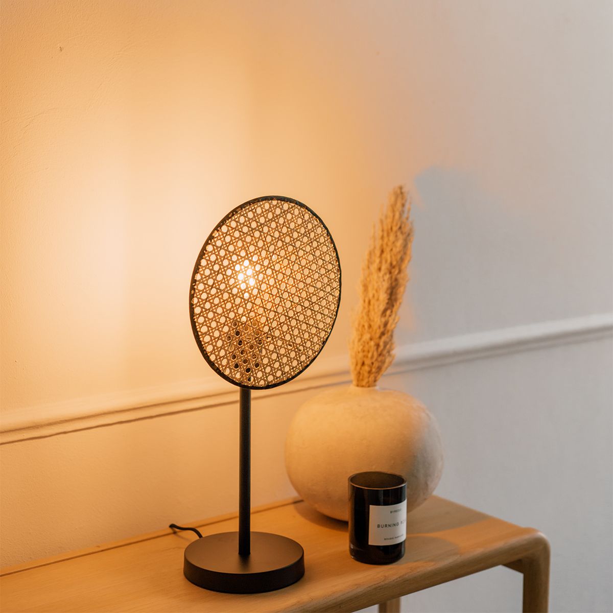 Landelijke tafellamp zwart met rotan 25 cm - Kata
