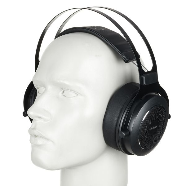 Behringer Omega