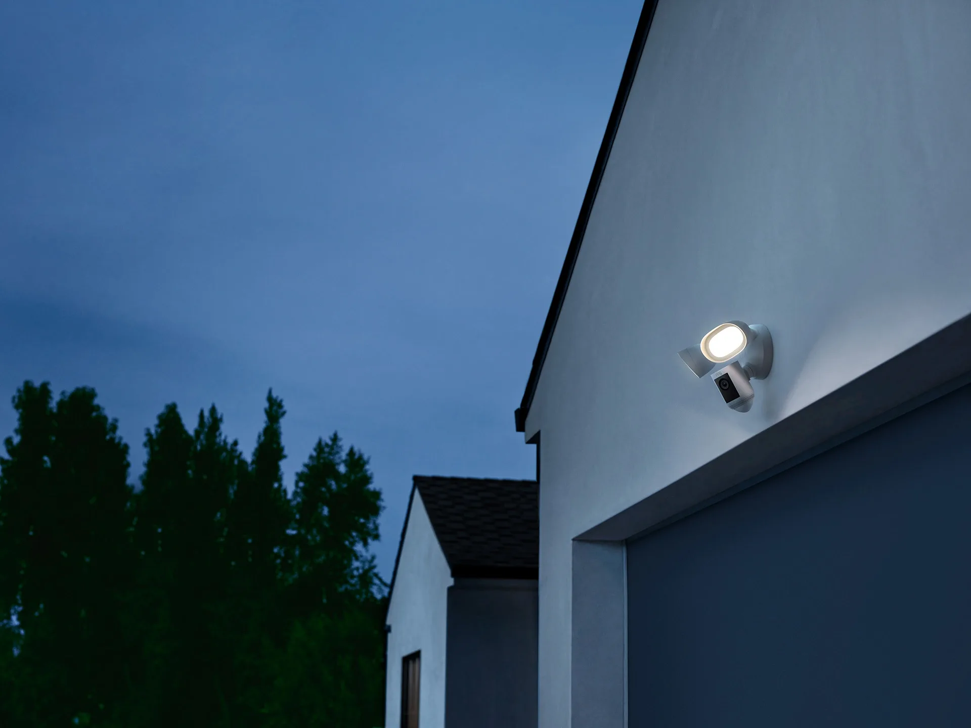 Ring Floodlight Cam Wired Pro Blanc Caméra de surveillance