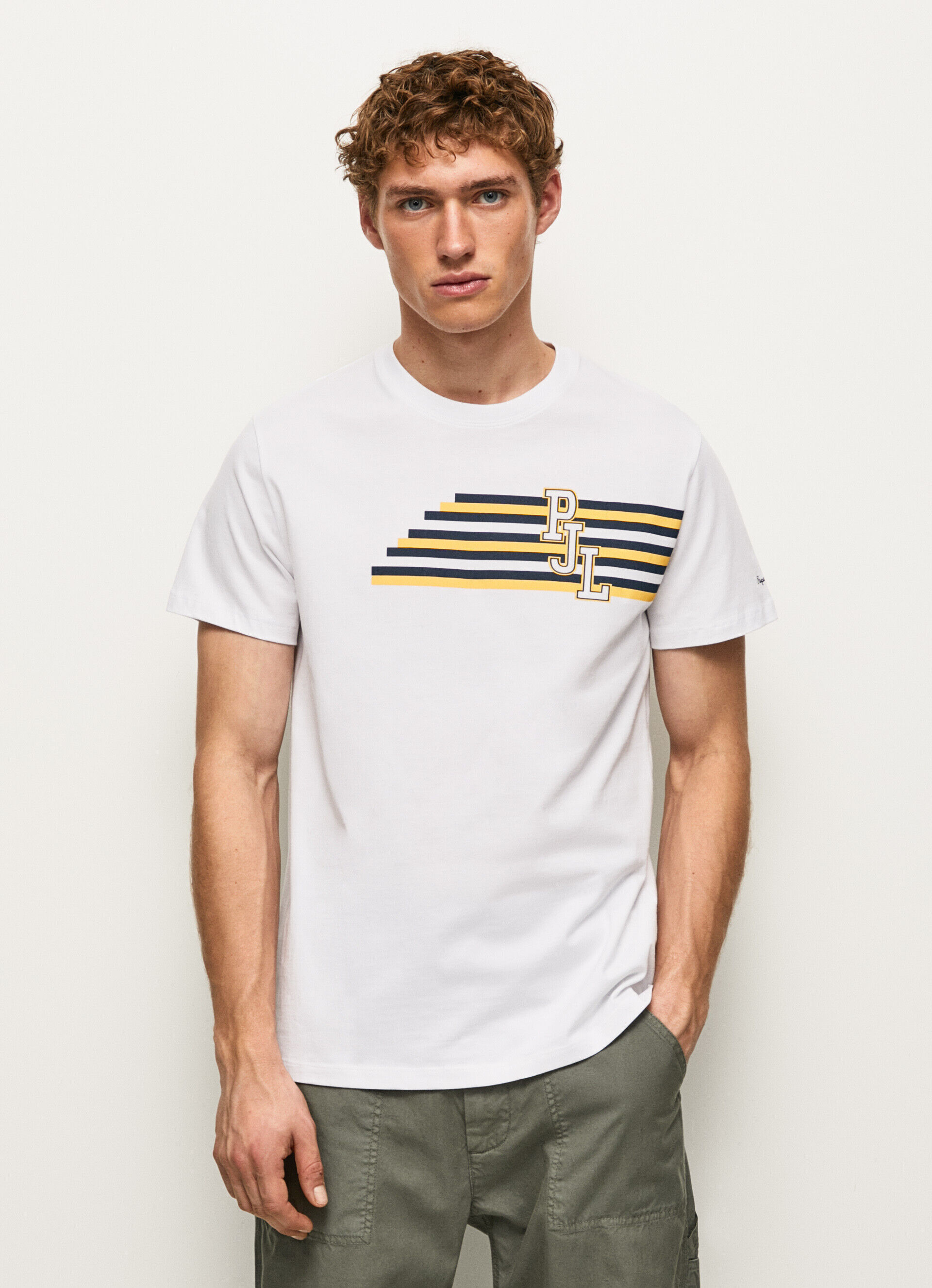 CAMISETA COM LOGOTIPO - branca