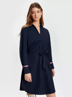 Vestido camisa na altura do joelho com estampa de listras e logo adaptável