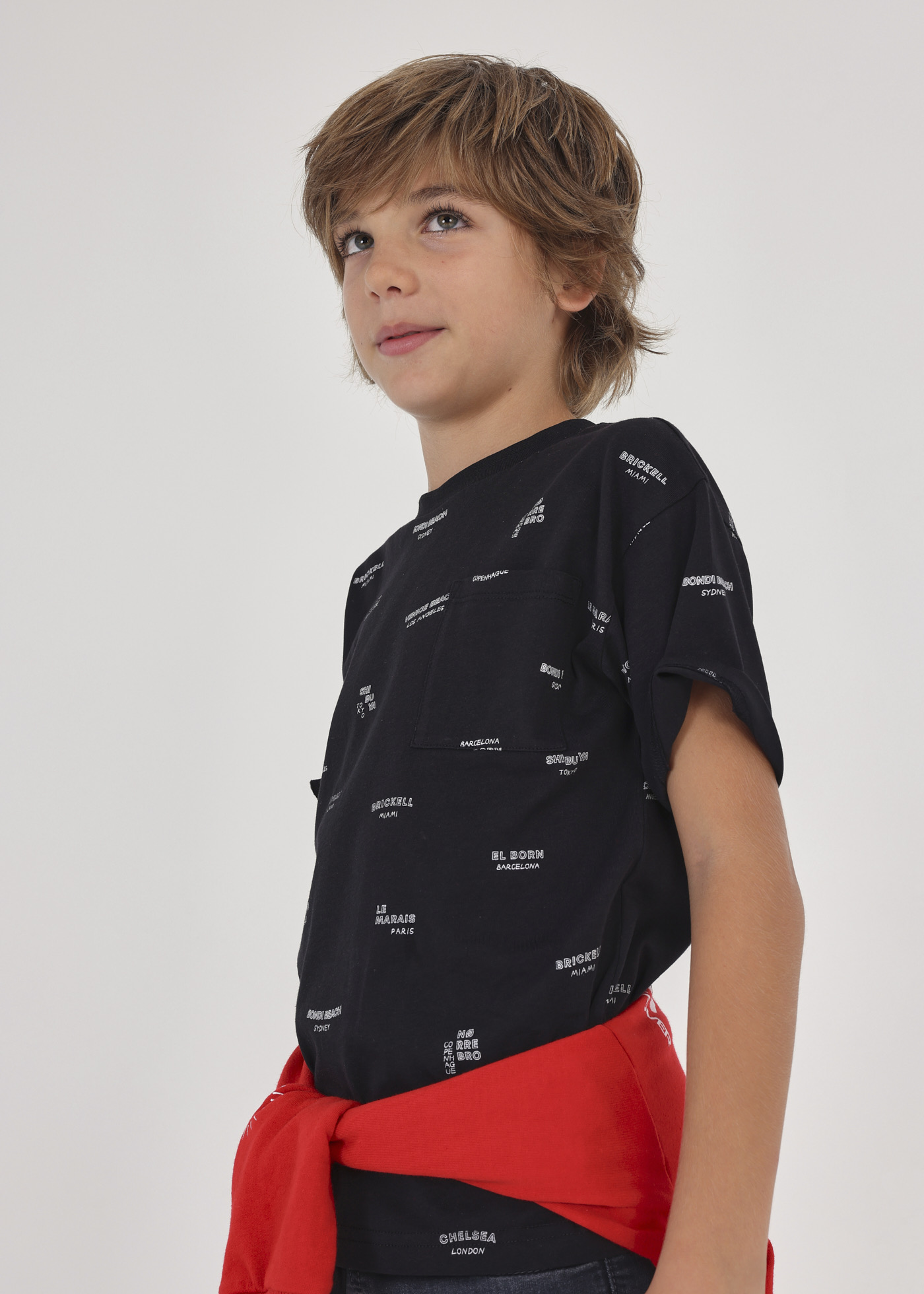 Camiseta infantil com estampa em algodão sustentável.