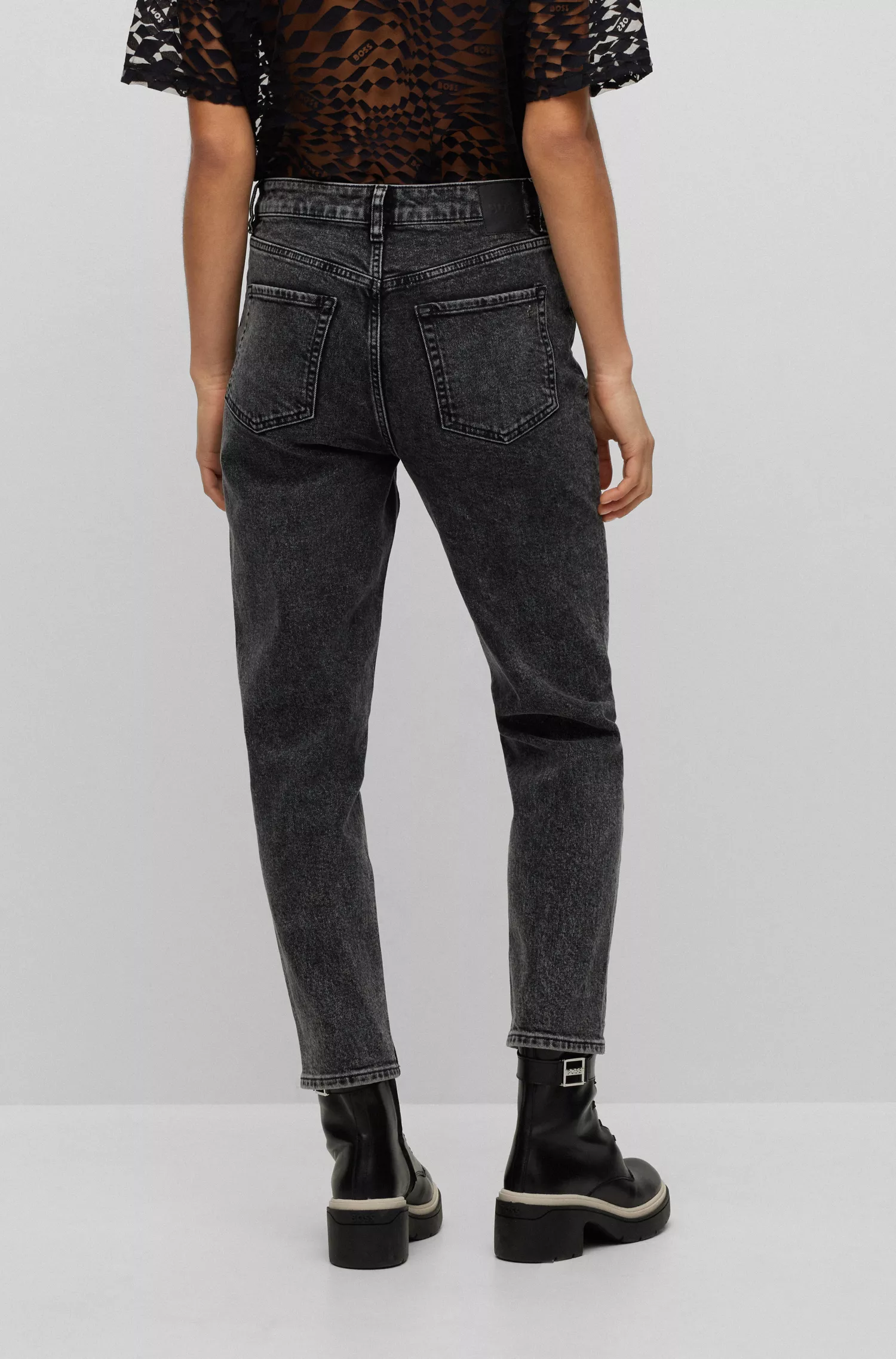 Calça jeans BOSS preta de cintura alta em denim elástico confortável.