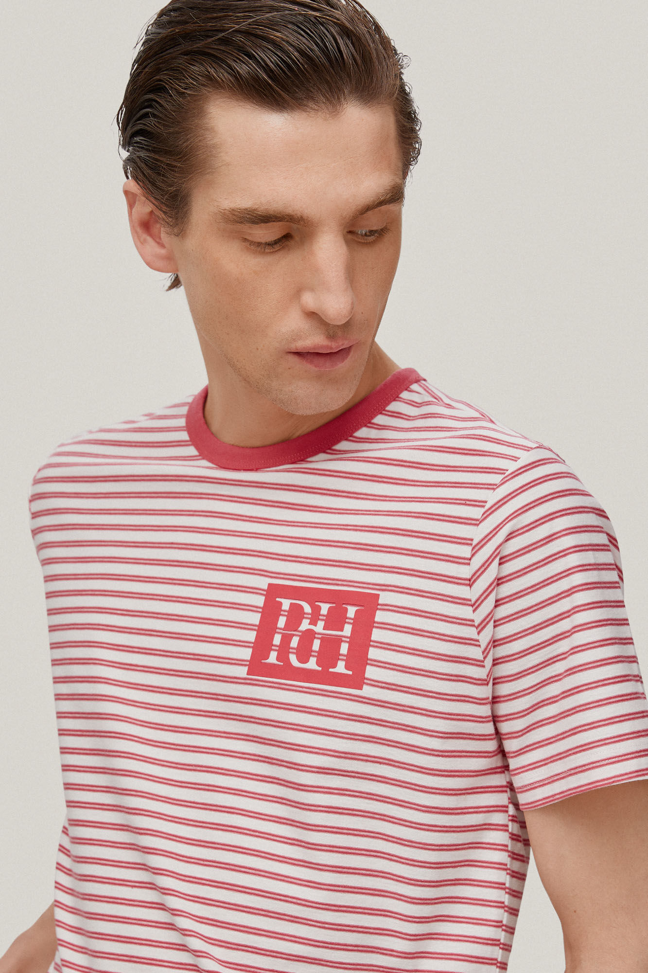 Camiseta com logo listrado - Vermelha