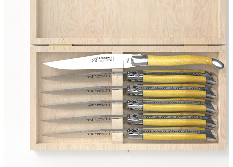 Service de 6 couteaux Laguiole avec un manche en buis et mitres en acier inoxydable