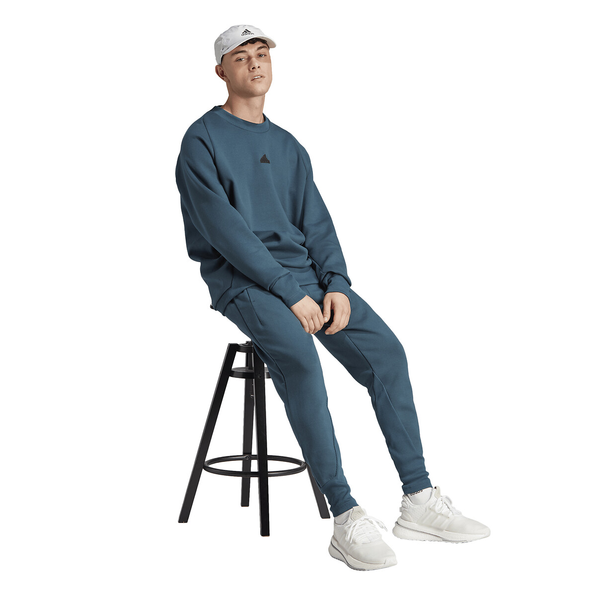ADIDAS ROUPAS ESPORTIVAS<br>Suéter com gola redonda e logotipo