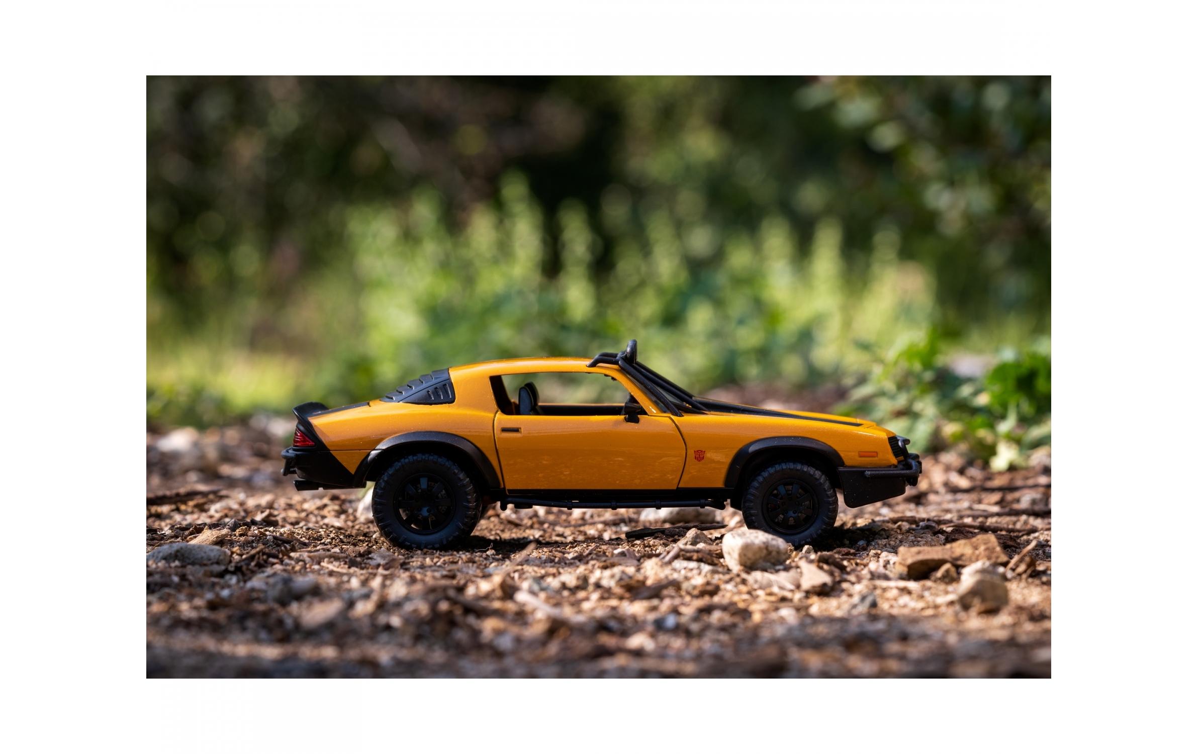 Transformers 7 Bumblebee 1:241977 Chevrolet Camaro Modellauto aus Transformers 7