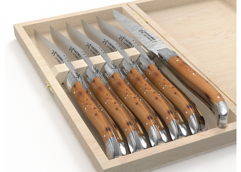 Service de 6 couteaux Laguiole avec un manche en bois de genévrier et mitres en acier inoxydable