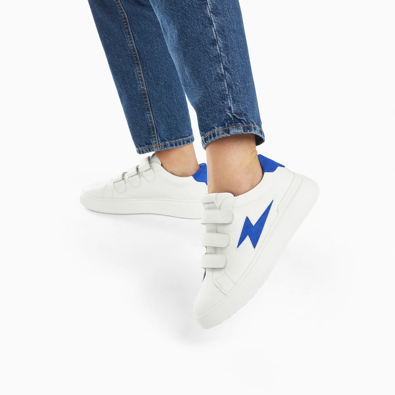 Sneakers-Baskets éclair Fanny blanc et bleu à scratchs