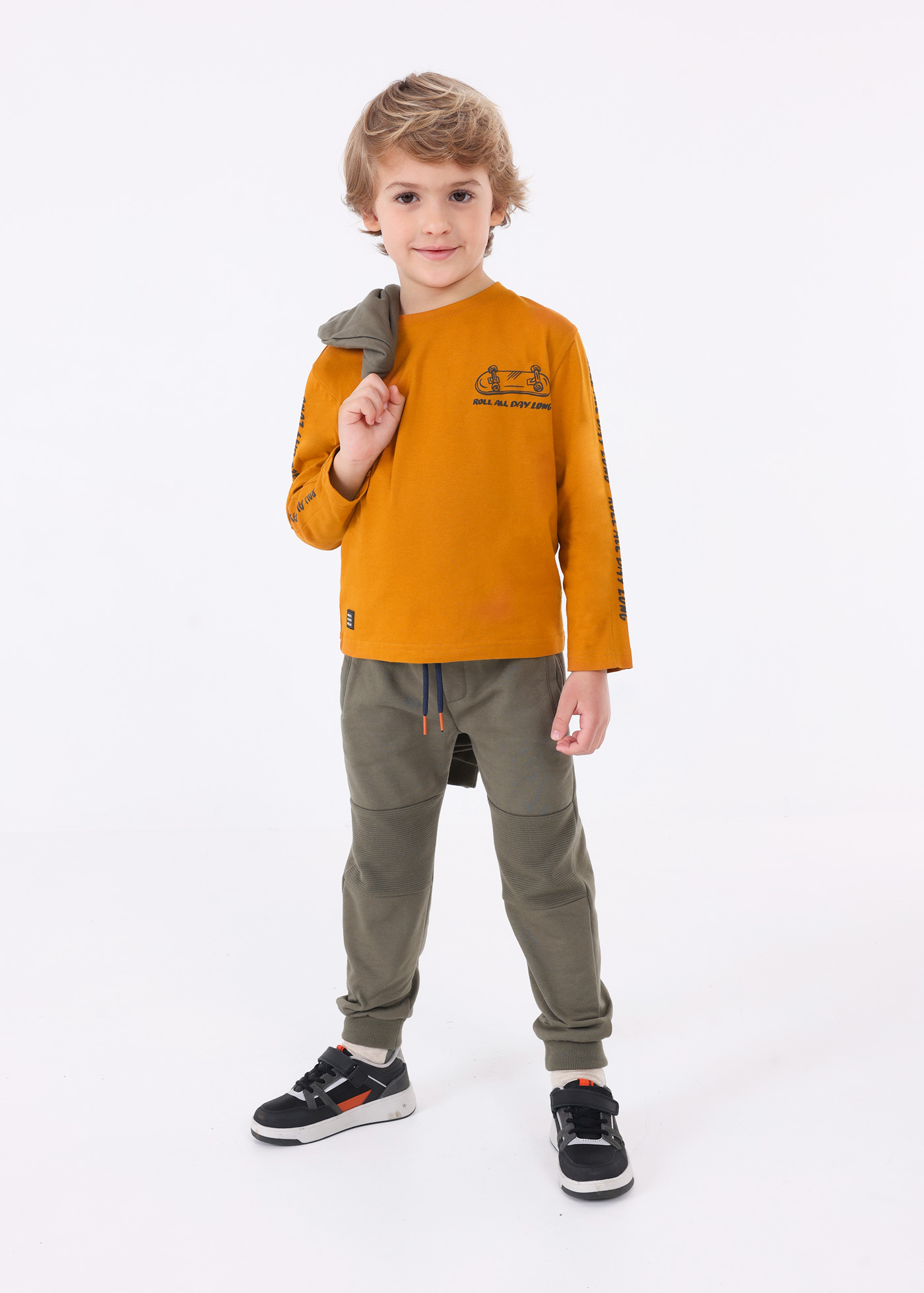 Camiseta Better Cotton com estampa em relevo para meninos
