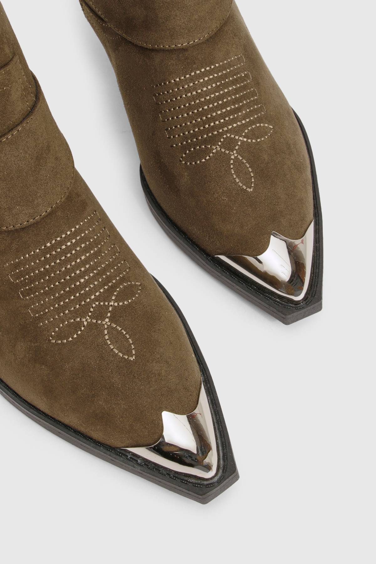 boohoo Bottes de cow-boy western à cheville en synthétique avec embout d'orteil argenté