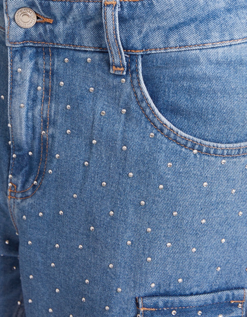 calça cargo com strass