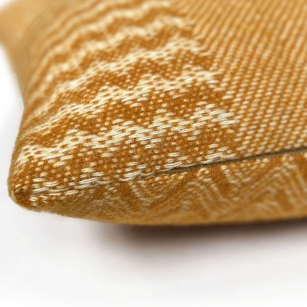 Malagoon Uptown Wool Sierkussen 45 x 45 - Oker
