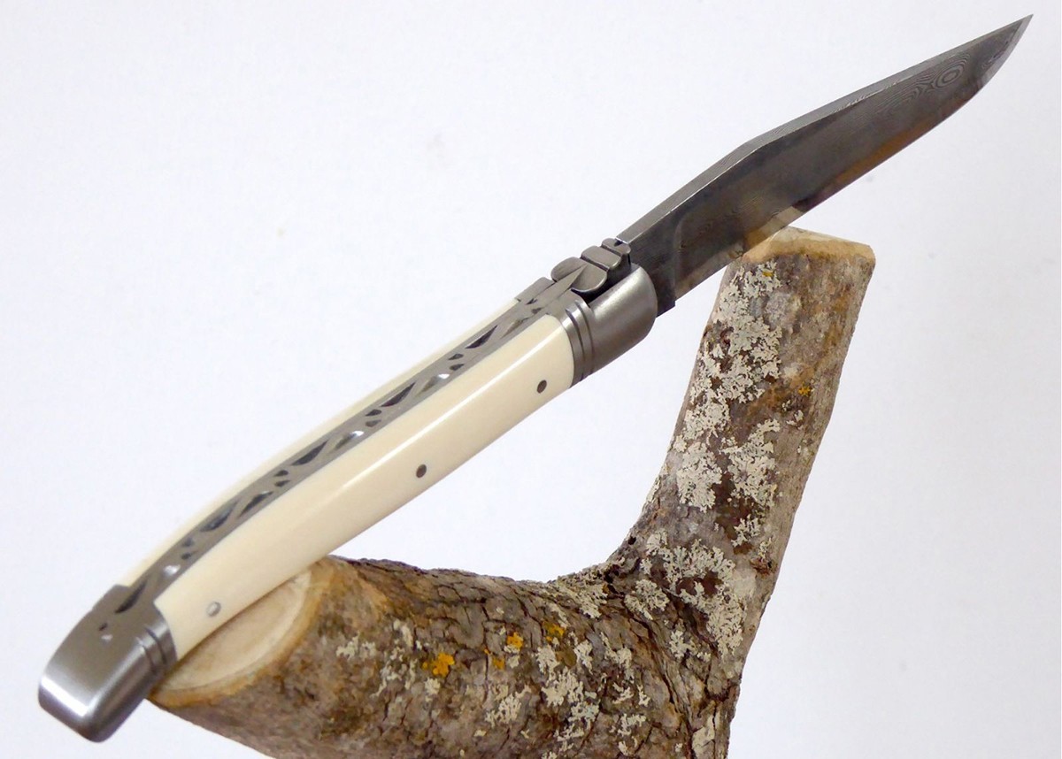 Couteau Laguiole avec un manche en Ivoire de Mammouth