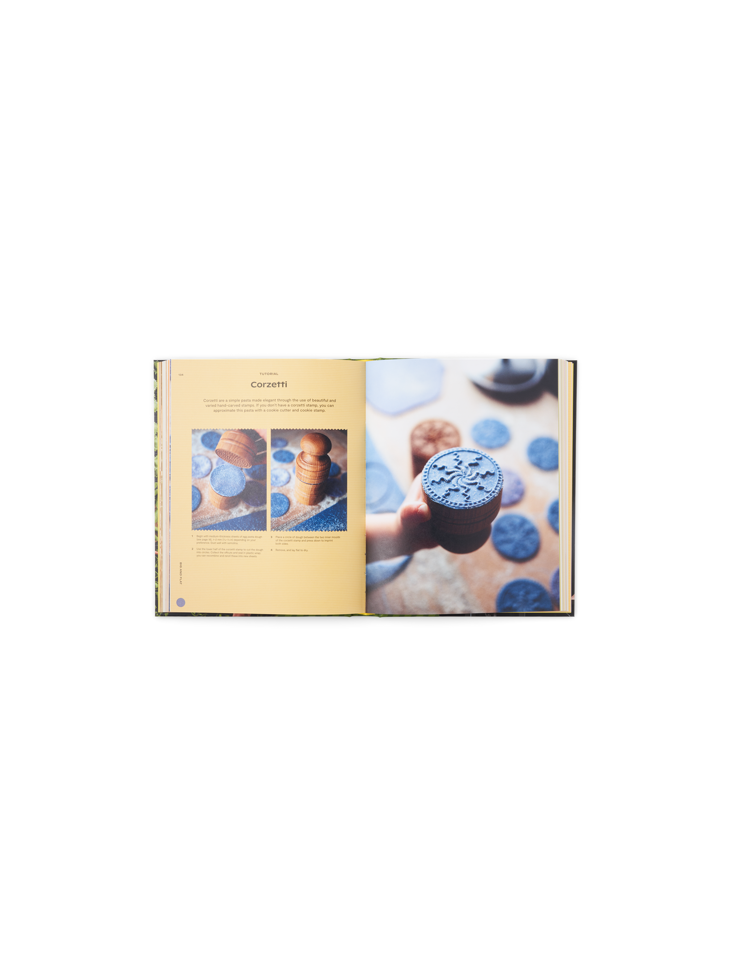 Pasta et Al | Hardcover. Engelsk. 22,0 x 2,8 x 26,0 cm. 240 sider.  | Olive Green | New Mags
