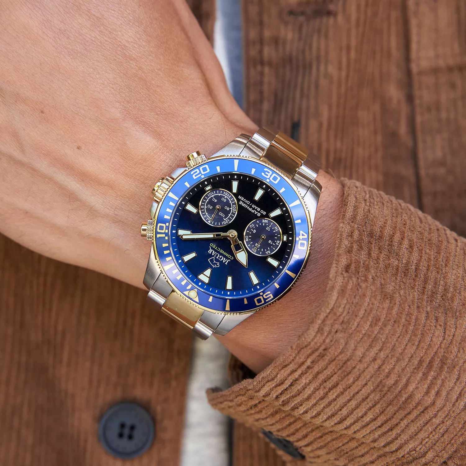 Jaguar Connected Diver J889/6