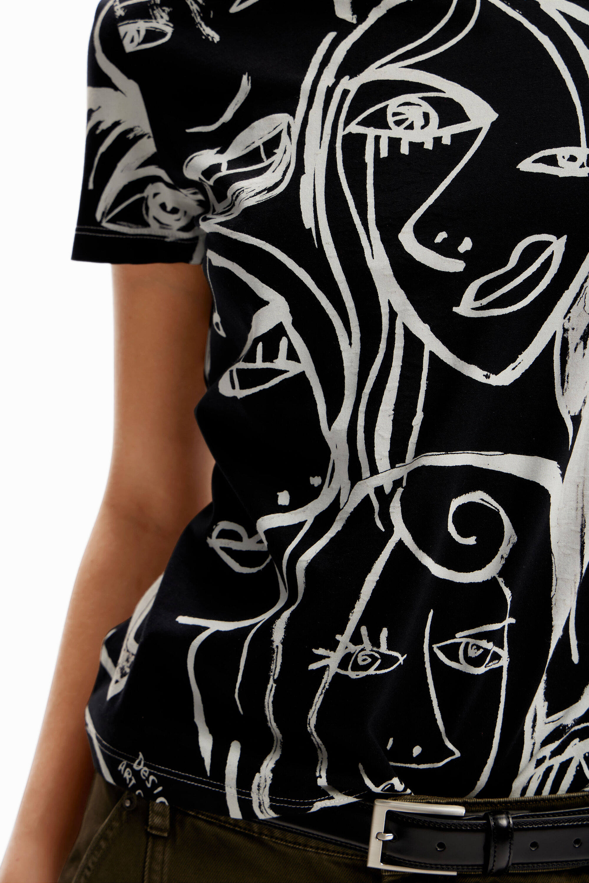 T-shirt visages contraste