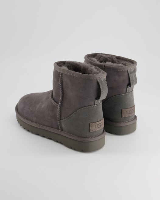 UGG Classic Mini Winterstiefel in Grau