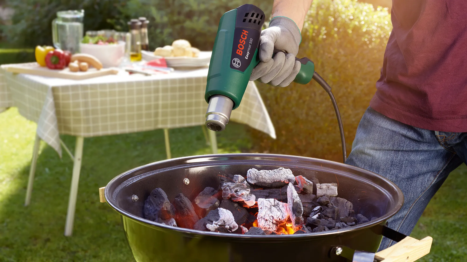Bosch Home & Garden  EasyHeat 500    Kompaktes Heißluftgebläse mit vielseitigen Einsatzmöglichkeiten