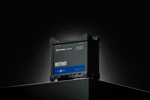 Teltonika RUT901 - Trådløs router 3-port switch - PPP 2,4 GHz - DIN monterbar på skinne