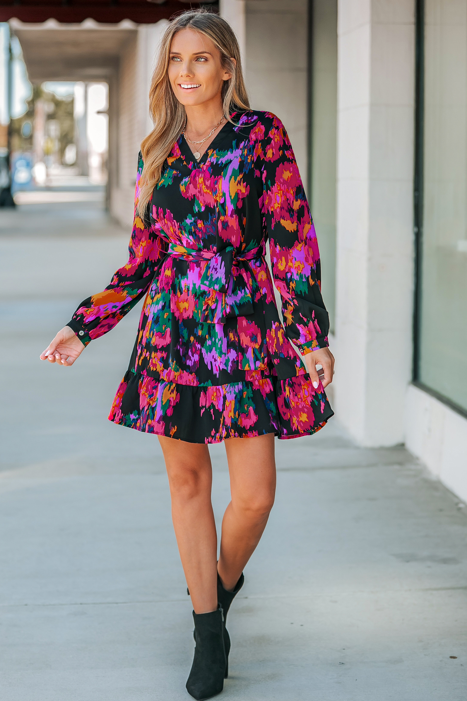 Robe mini avec ceinture à imprimé abstrait