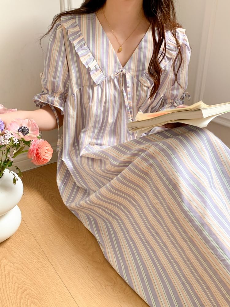 Sadelle - Gestreepte pyjamajurk met korte mouwen / pyjamatop / shorts / set