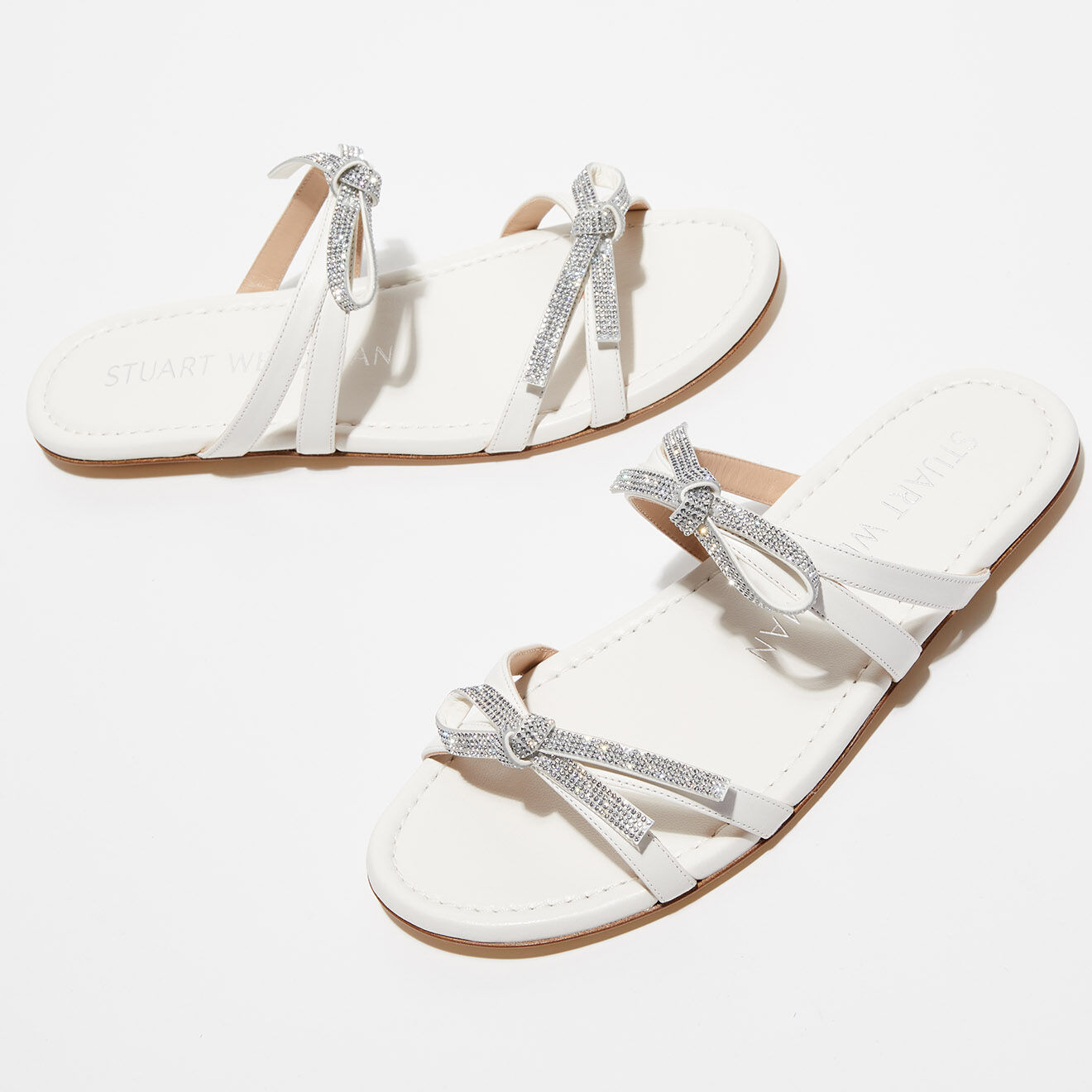 Stuart Weitzman Mules en Cuir Bow crème