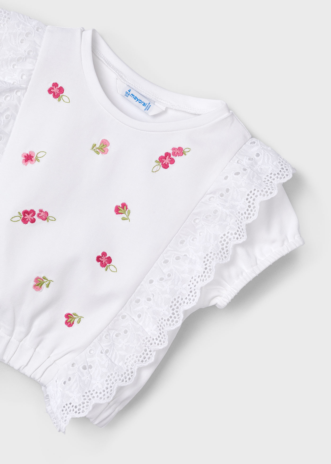 Camiseta infantil com babados bordados