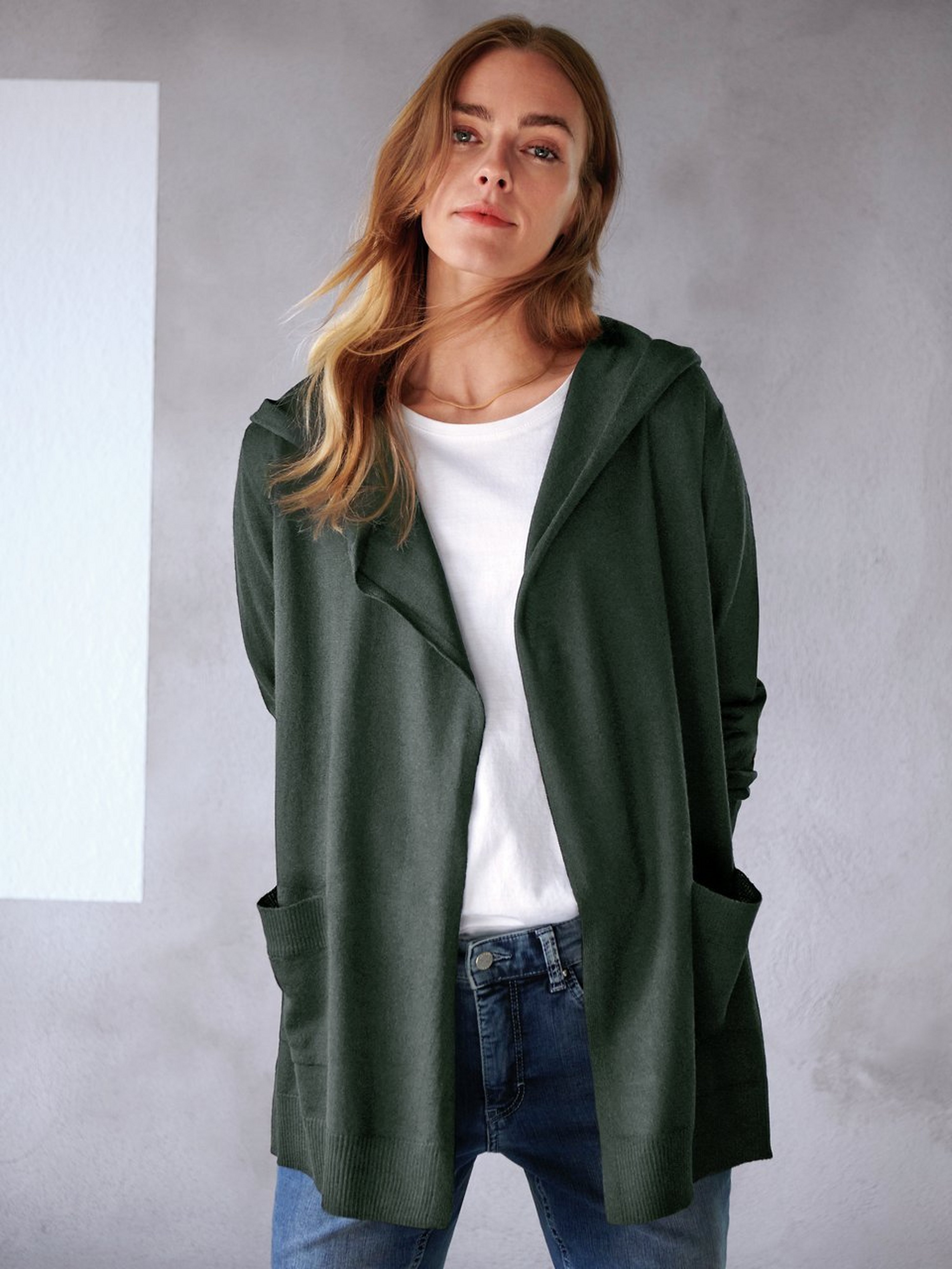 Strickjacke mit Kapuze